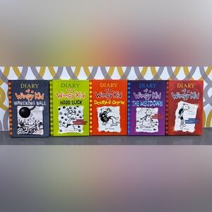 Lot of 5 Diary of a Wimpy Kid books